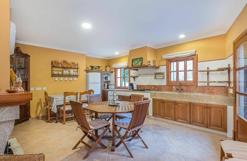 Selva House | Stunning private villa for 8 people with WIFI, A/C, private pool, TV and terrace