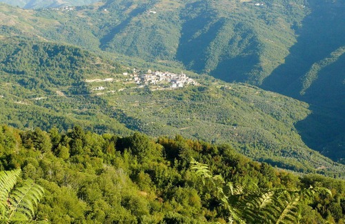 Conio House | Stunning private villa for 6 guests with patio, pets allowed and panoramic view