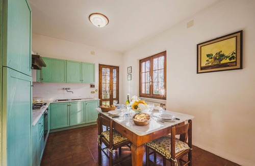 Massa House | Stunning private villa for 4 people with WIFI, TV and terrace