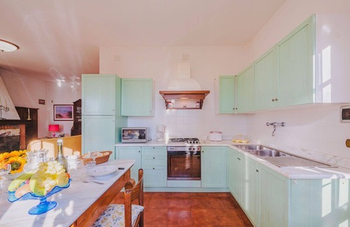 Massa House | Stunning private villa for 4 people with WIFI, TV and terrace