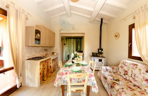 Lari Villa | Stunning private villa for 4 people with WIFI, private pool, A/C and pets allowed