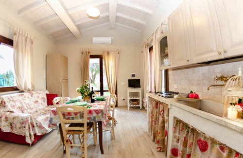 Lari Villa | Stunning private villa for 4 people with WIFI, private pool, A/C and pets allowed