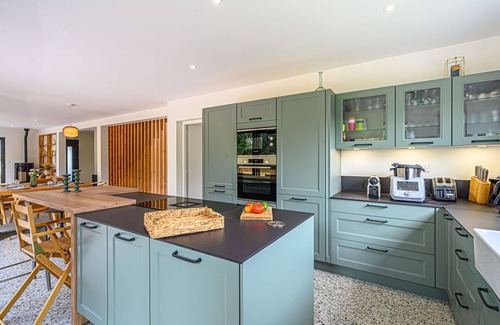 Carnac Villa | Stunning private villa for 10 people with private pool, WIFI and TV