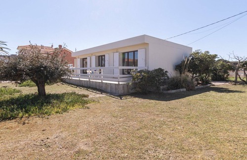 Toulon - Hyeres Villa | Stunning private villa for 4 people with WIFI, TV, terrace and pets allowed