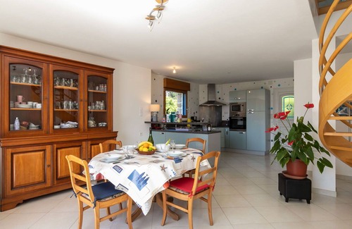 Pleumeur-Bodou House | Stunning private villa for 4 guests with WIFI, TV, terrace and pets allowed