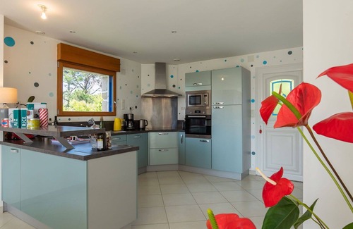 Pleumeur-Bodou House | Stunning private villa for 4 guests with WIFI, TV, terrace and pets allowed