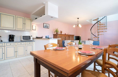 Ploumilliau House | Stunning private villa for 4 people with WIFI, TV, patio and pets allowed