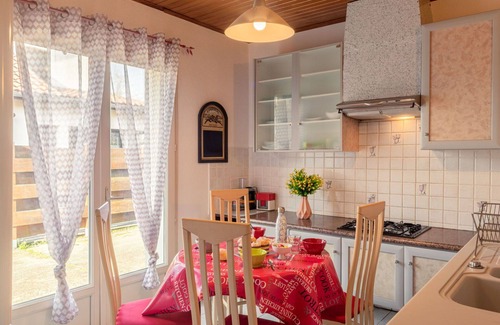 Mimizan House | Stunning private villa for 4 guests with WIFI, TV, terrace and pets allowed