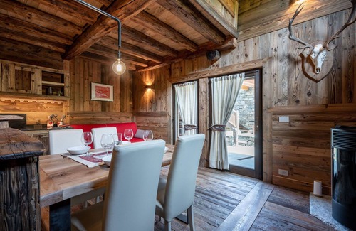 Introd House | Stunning private villa for 5 guests with WIFI and TV