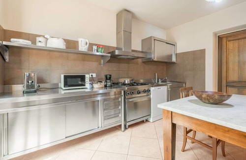 San Gimignano Villa | Stunning private villa for 10 people with A/C, private pool, hot tub, WIFI, TV and patio