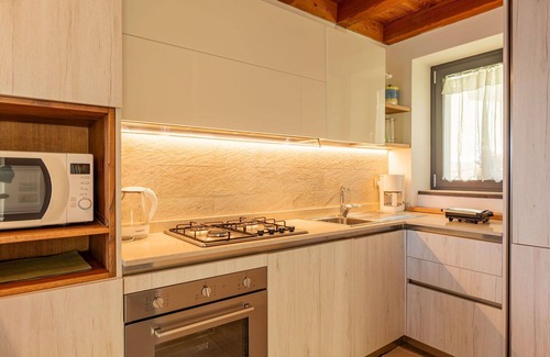 Peglio House | Stunning private villa for 4 people with WIFI, TV, terrace and pets allowed