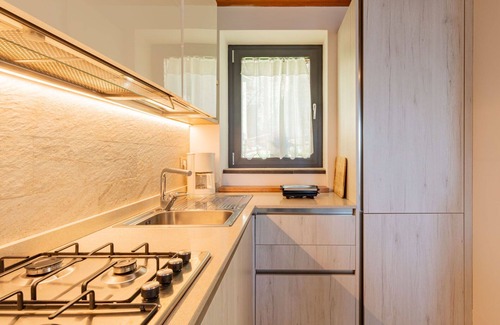 Peglio House | Stunning private villa for 4 people with WIFI, TV, terrace and pets allowed