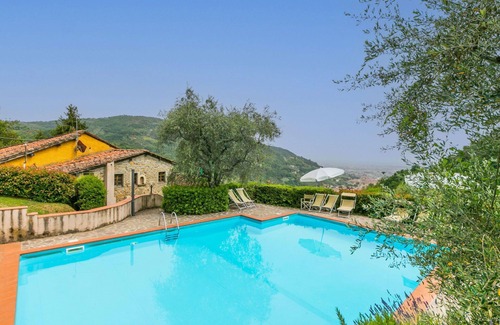 Pescia Villa | Stunning private villa for 10 guests with WIFI, private pool, TV, terrace and panoramic view