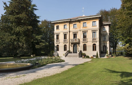Saonara Villa | Stunning private villa for 17 people with WIFI, A/C, TV and terrace, close to Padua