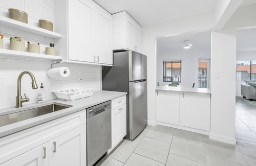 Tierra Verde Condo | Stunning Remodel & Kitchen On Bay, Close to Beach, available Nov., Dec., Jan '25