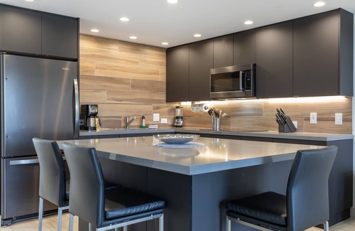 Kihei Condo | STUNNING REMODEL-OCEAN VIEWS-ALL NEW MODERN FINISHES-AC-METICULOUS CLEANING