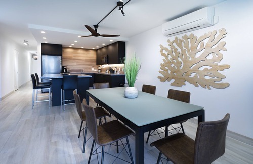 Kihei Condo | STUNNING REMODEL-OCEAN VIEWS-ALL NEW MODERN FINISHES-AC-METICULOUS CLEANING