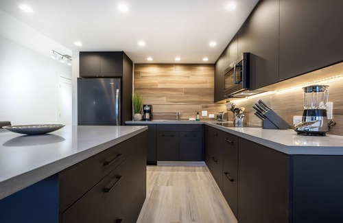 Kihei Condo | STUNNING REMODEL-OCEAN VIEWS-ALL NEW MODERN FINISHES-AC-METICULOUS CLEANING