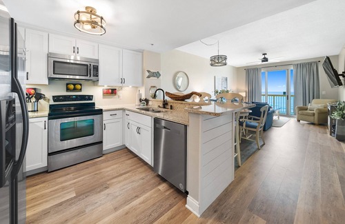 Panama City Beach Condo | Stunning Renovated Condo, Beach Front, and Immaculate throughout! Vip Beach svc