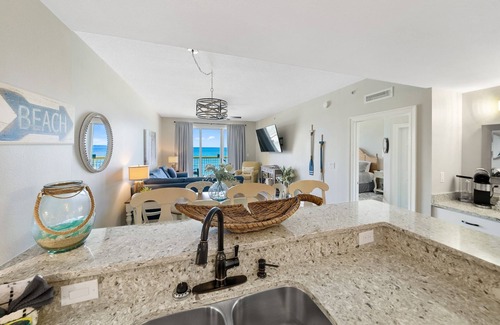 Panama City Beach Condo | Stunning Renovated Condo, Beach Front, and Immaculate throughout! Vip Beach svc