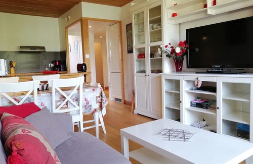 Pra Loup Apartment | Stunning Renovated Apartment, 2 Large Bedrooms, Balconies Overlooking Slopes, Near Shops in Pra Loup