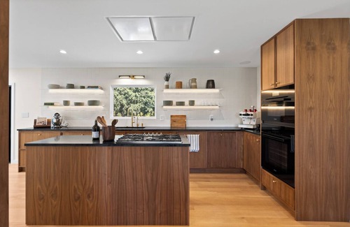 Napa House | Stunning Renovated Mid-Century Modern Home on 2.5 Acres in Napa Valley