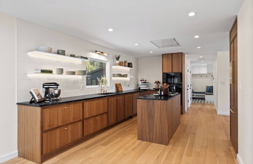 Napa House | Stunning Renovated Mid-Century Modern Home on 2.5 Acres in Napa Valley