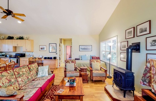 Volcano House | Stunning retreat w/a full kitchen, gas fireplace, furnished lanais, & WiFi