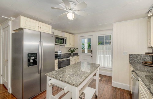 Melbourne House | Stunning River Views - Historic 3br Walk Dntn