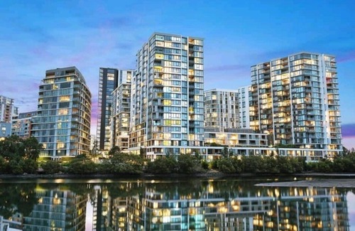 Tempe Apartment | Stunning Riverview 3Bedroom Apt/Wolli Creek/Great Transport links/Free Parking