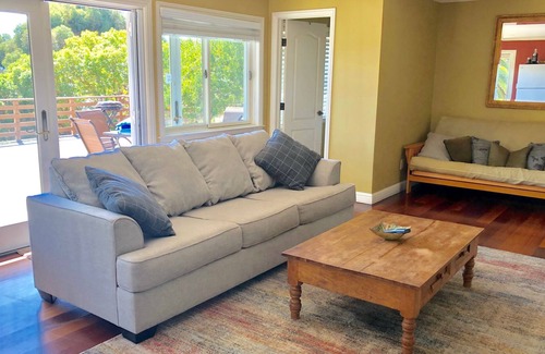 San Rafael Apartment | STUNNING SAN FRAN BAY/ MT TAM VIEWS, SLEEPS 6, LRG APT. w POOL, QUIET & CLEAN!!
