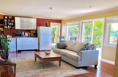 San Rafael Apartment | STUNNING SAN FRAN BAY/ MT TAM VIEWS, SLEEPS 6, LRG APT. w POOL, QUIET & CLEAN!!