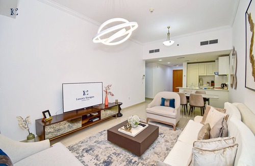 Dubai Apartment | Stunning Sea View 2BR with Sofabed | Nr JBR Beach and Tram - HEI