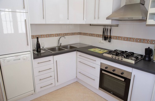 La Parata Apartment | Stunning seaviews 5 mins walk beach.shops restaurants . UK TV FREE WIF