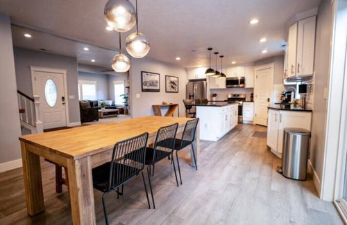 South Salt Lake House | Stunning SLC House w/Hot Tub and Fire Pit!nn