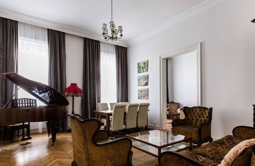 Palace District Apartment | Stunning Spacious Apartment