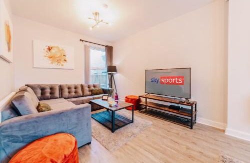 Edgbaston House | Stunning spacious, Family, Contractor Fast WiFi, Sky TV, close to City Centre
