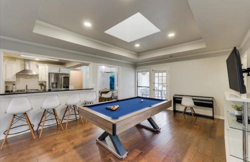 Lake Highlands House | Stunning Spacious Home with Pool and BBQ