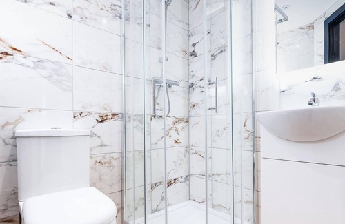 Derby Apartment | Stunning Studio Apartment | Free Parking & Wi-Fi