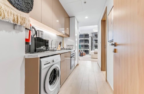 Nad Al Sheba Apartment | Stunning Studio with a View