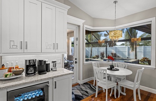 South Venice Villa | Stunning Sunrise Deluxe-Heated Pool & Spa Villa-Awesome Amenities-Min to Beach