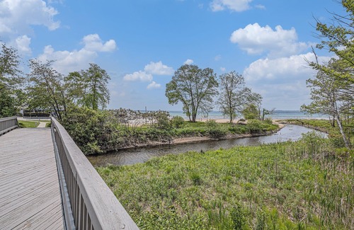Acme Condo | ποΈ Stunning Sunset Bay Views @ The Shores | Traverse Bay Views | Moments to the Beach