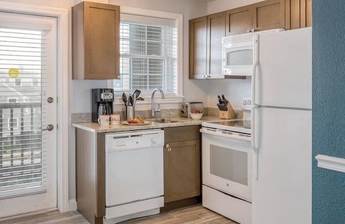 Yachting Village Condo | Stunning Sunset Views from Your 2BR Suite @ Wyndham Newport. Walk to Everything