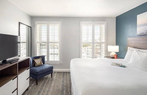 Yachting Village Condo | Stunning Sunset Views from Your 2BR Suite @ Wyndham Newport. Walk to Everything