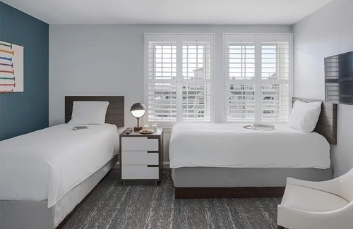 Yachting Village Condo | Stunning Sunset Views from Your 2BR Suite @ Wyndham Newport. Walk to Everything