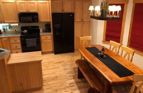 Carrabassett Valley Condo | Stunning Timbers ski-in/ski-out, above the base lodge and SuperQuad