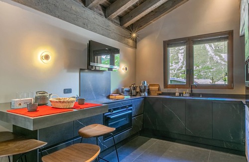 Val-d'Isere Apartment | Stunning Top-Floor 5-Bedroom Apartment with Panoramic Views Near Slopes