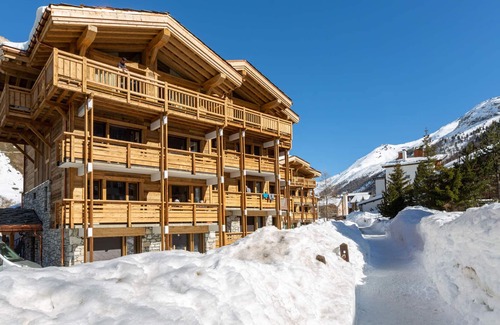 Val-d'Isere Apartment | Stunning Top-Floor 5-Bedroom Apartment with Panoramic Views Near Slopes