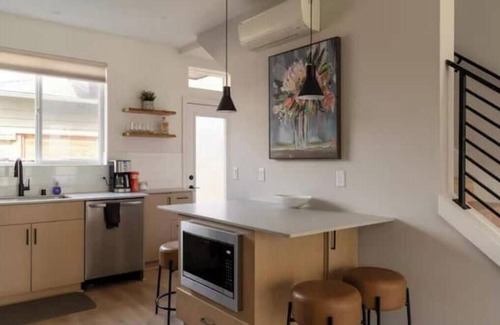 West Woodland House | Stunning Townhome Near Downtown Ballard & Transit