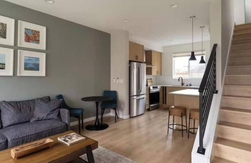 West Woodland House | Stunning Townhome Near Downtown Ballard & Transit